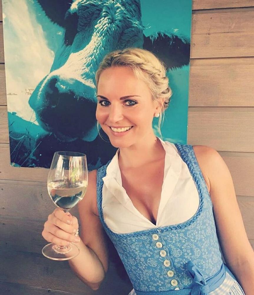 15P Sexy Dirndl Girls 403