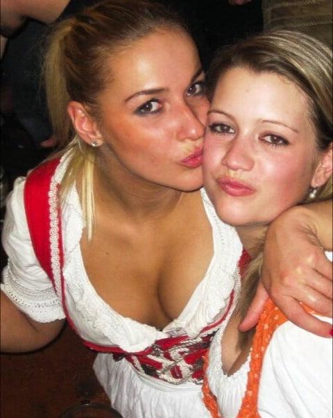 15P Sexy Dirndl Girls 403