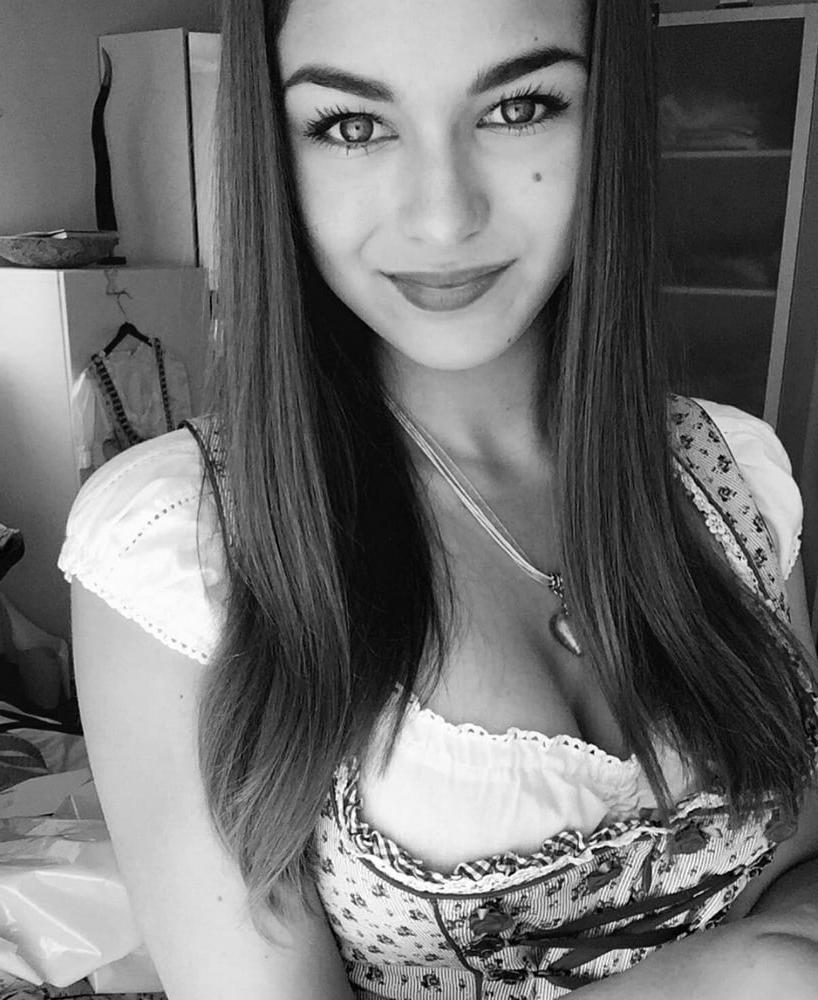 15P Sexy Dirndl Girls 403