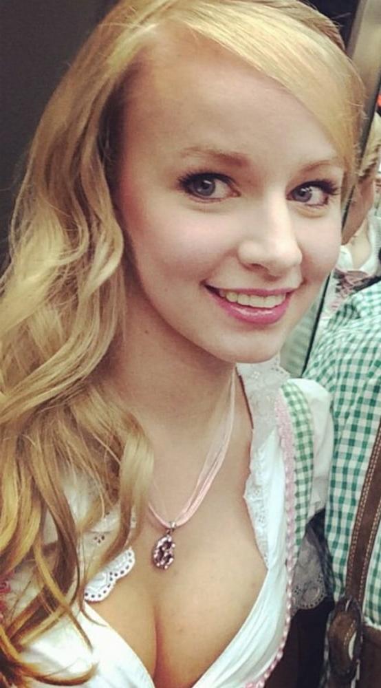 15P Sexy Dirndl Girls 403