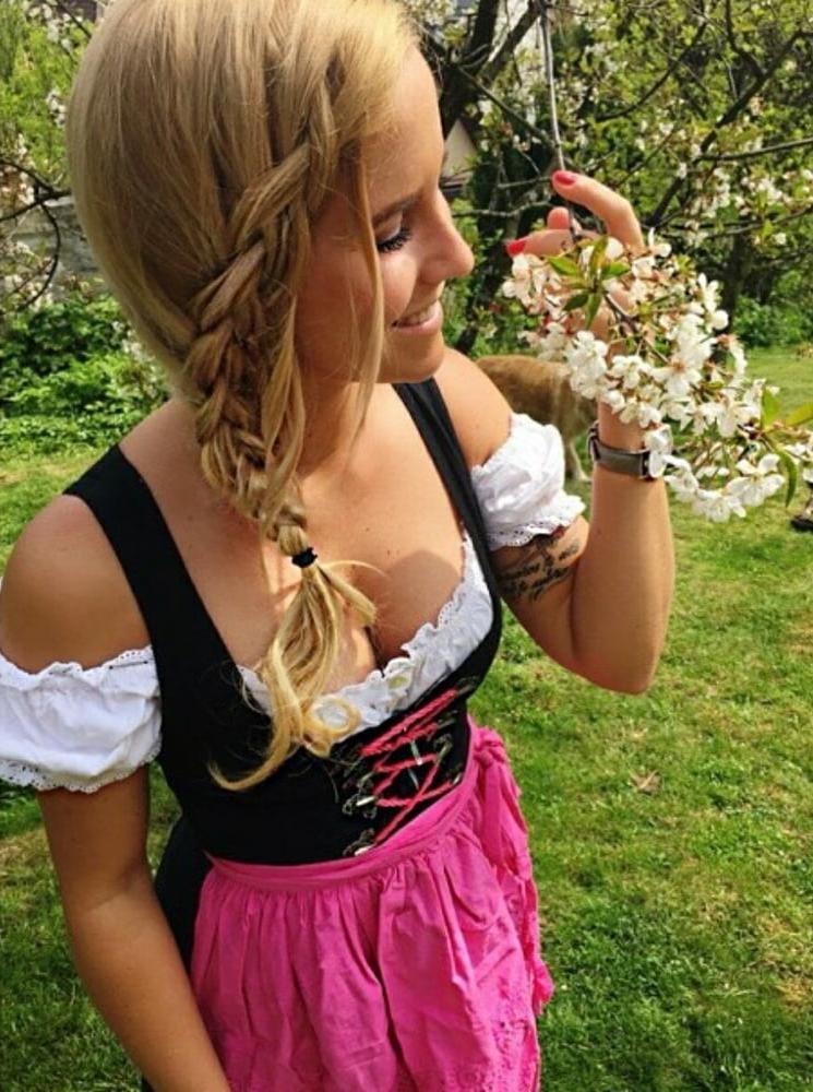 15P Sexy Dirndl Girls 401