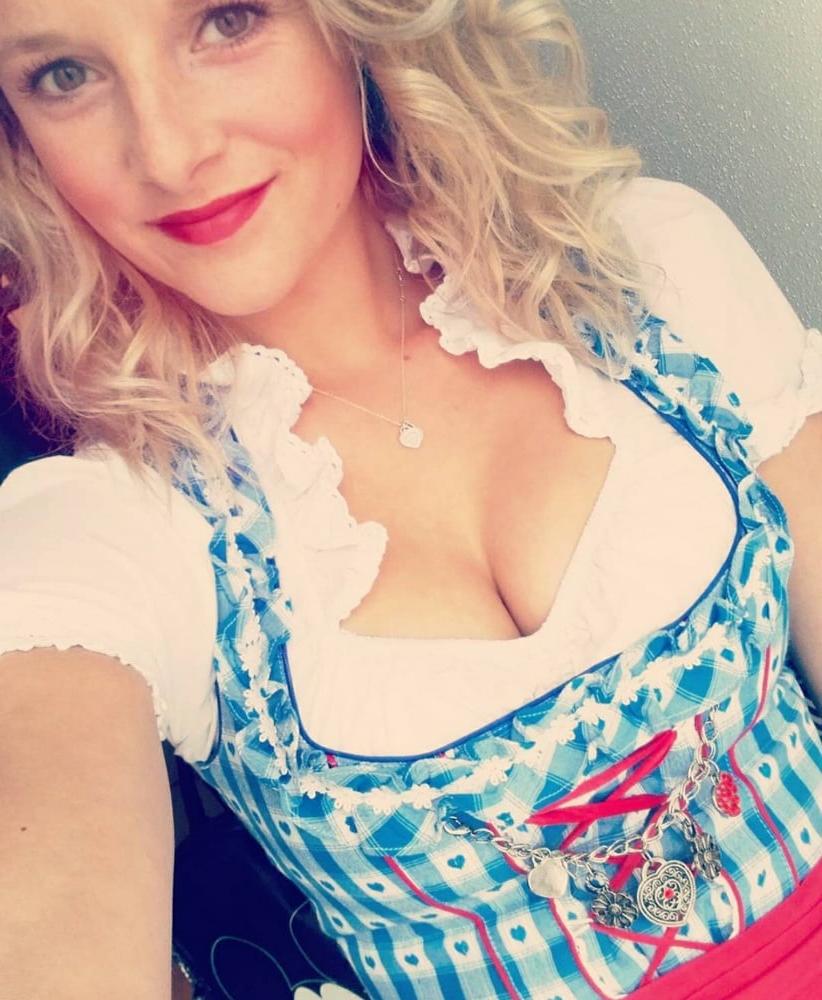 15P Sexy Dirndl Girls 401