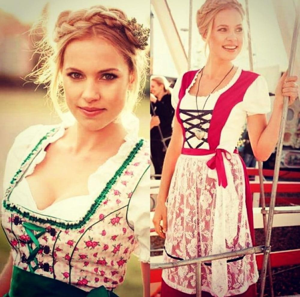 25P Sexy Dirndl Girls 402