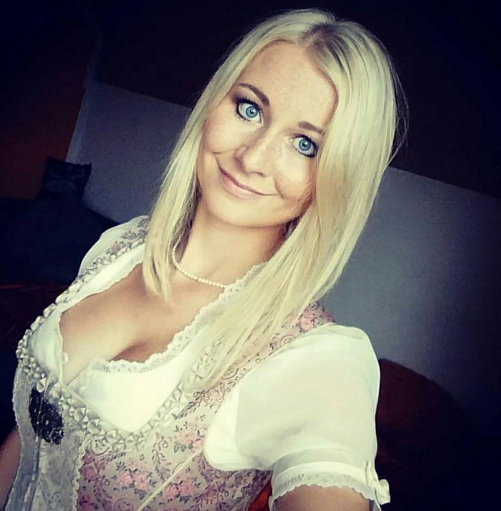 25P Sexy Dirndl Girls 402