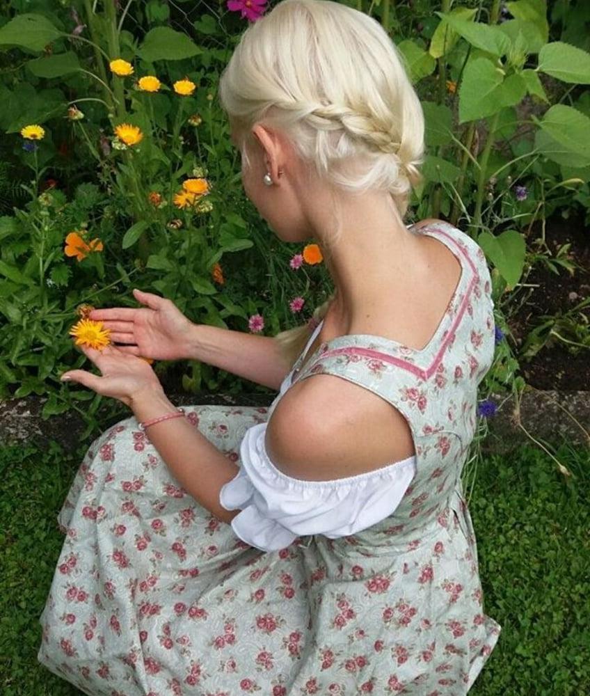 25P Sexy Dirndl Girls 402