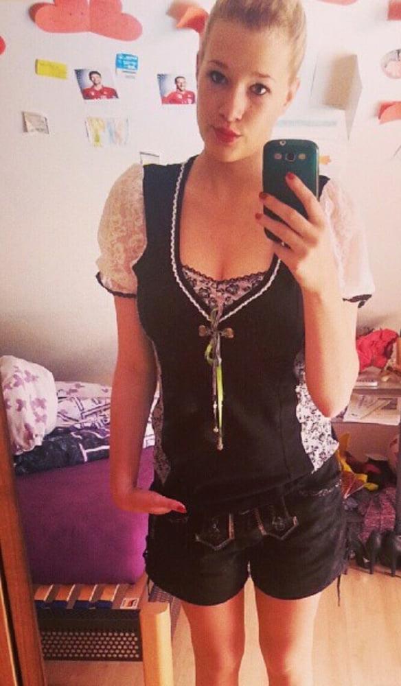 25P Sexy Dirndl Girls 402