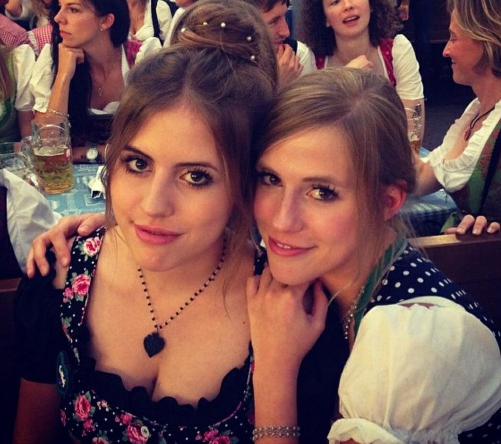 25P Sexy Dirndl Girls 402