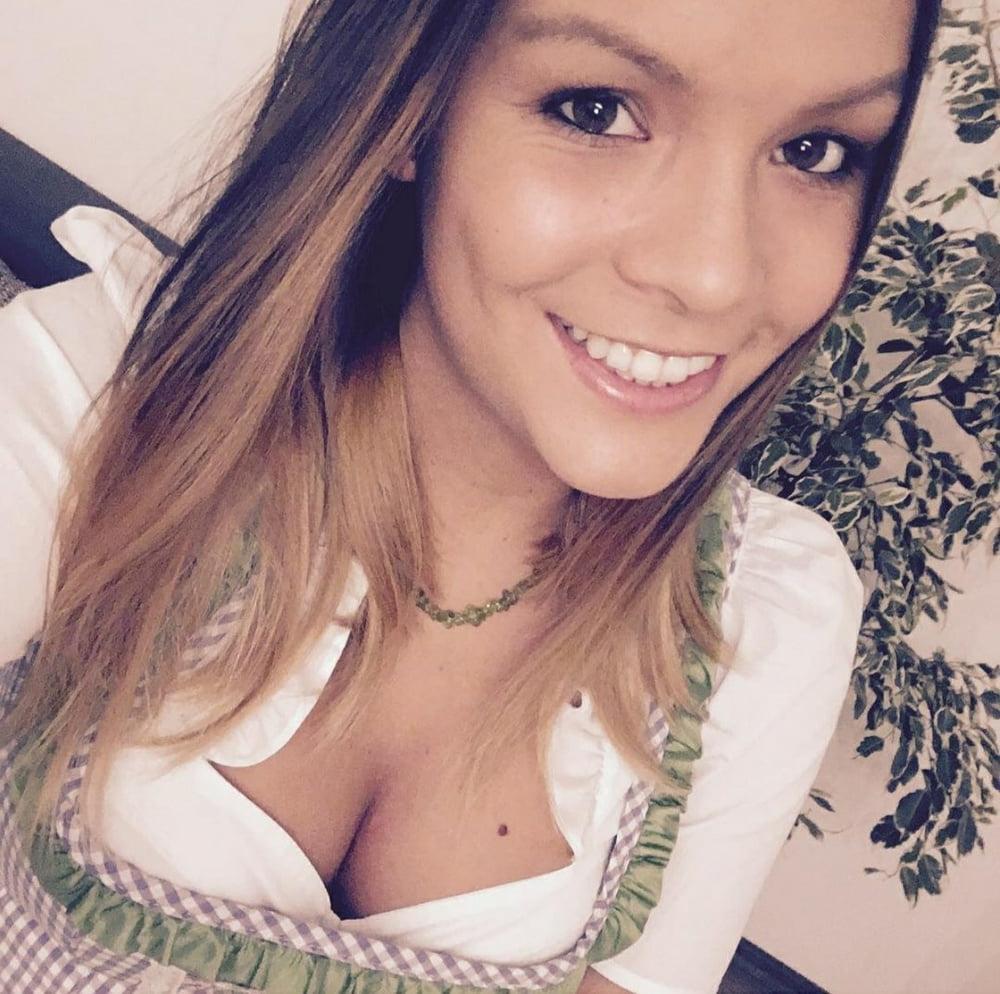 25P Sexy Dirndl Girls 402