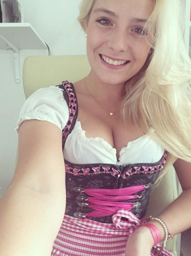 25P Sexy Dirndl Girls 402