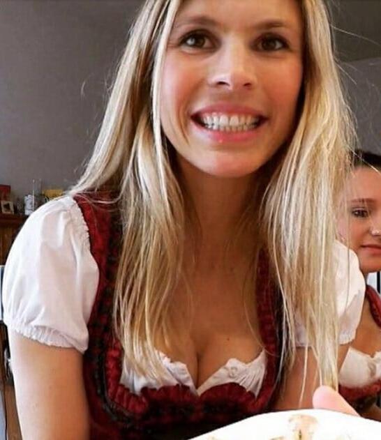 25P Sexy Dirndl Girls 402