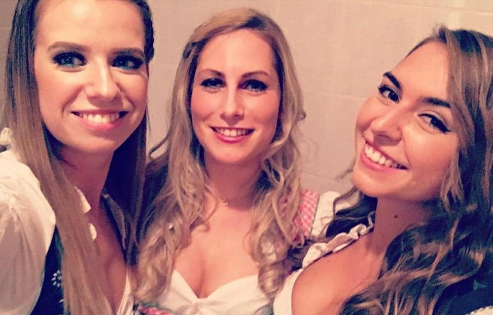 20P Sexy Dirndl Girls 400