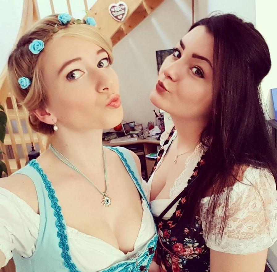 20P Sexy Dirndl Girls 400