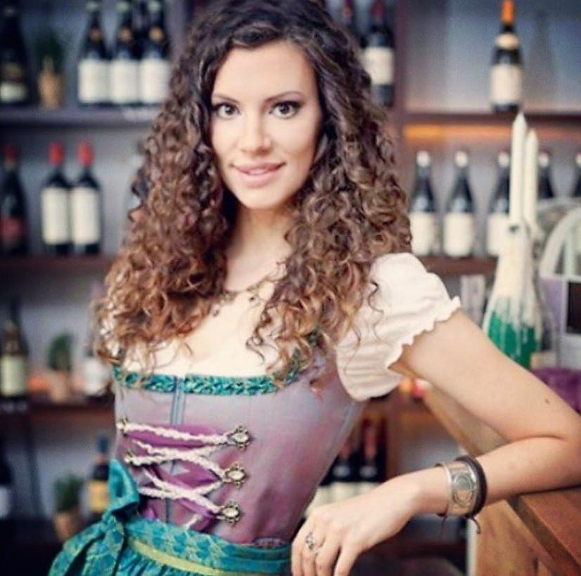 20P Sexy Dirndl Girls 400