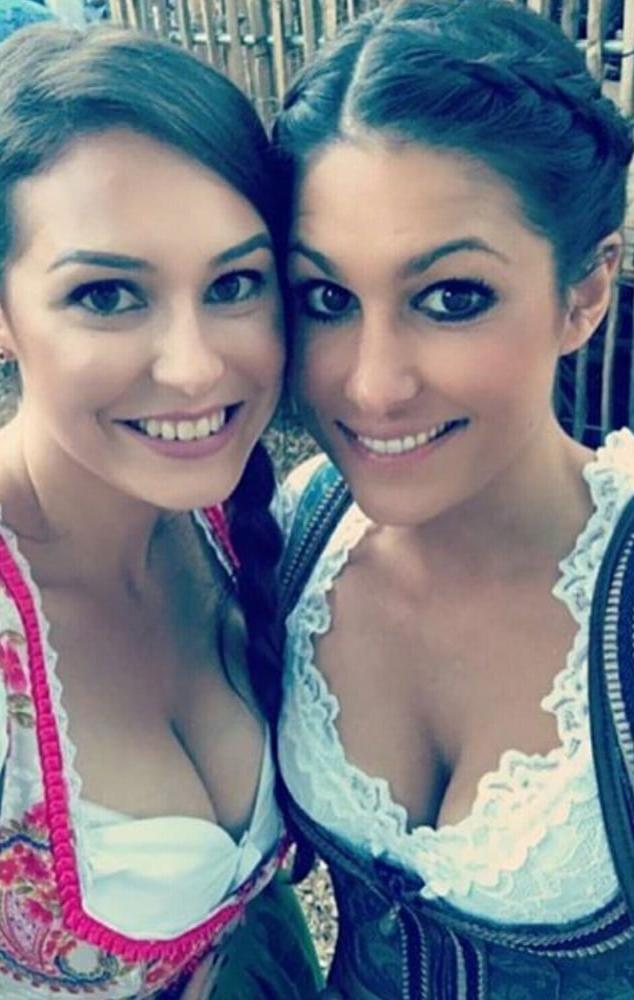 20P Sexy Dirndl Girls 400