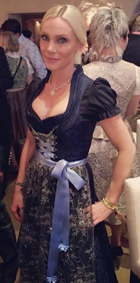 19P Sexy Dirndl Girls 398