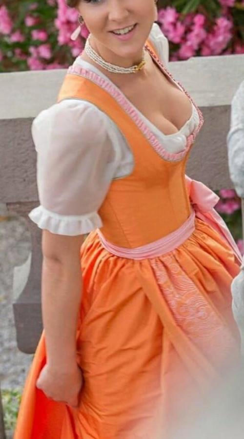 19P Sexy Dirndl Girls 398