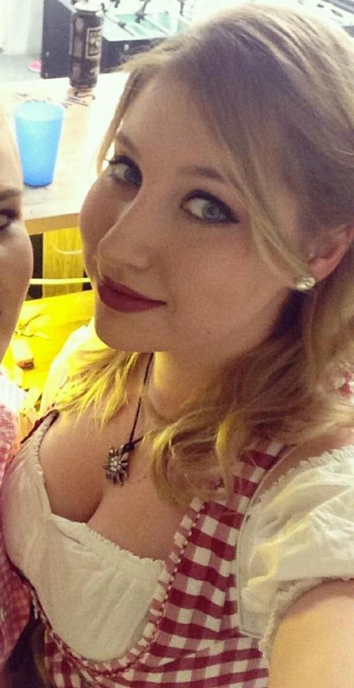 19P Sexy Dirndl Girls 398