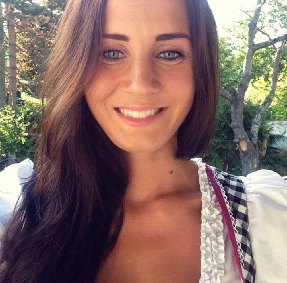 19P Sexy Dirndl Girls 398