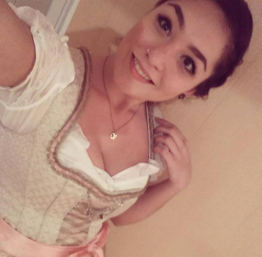 19P Sexy Dirndl Girls 398