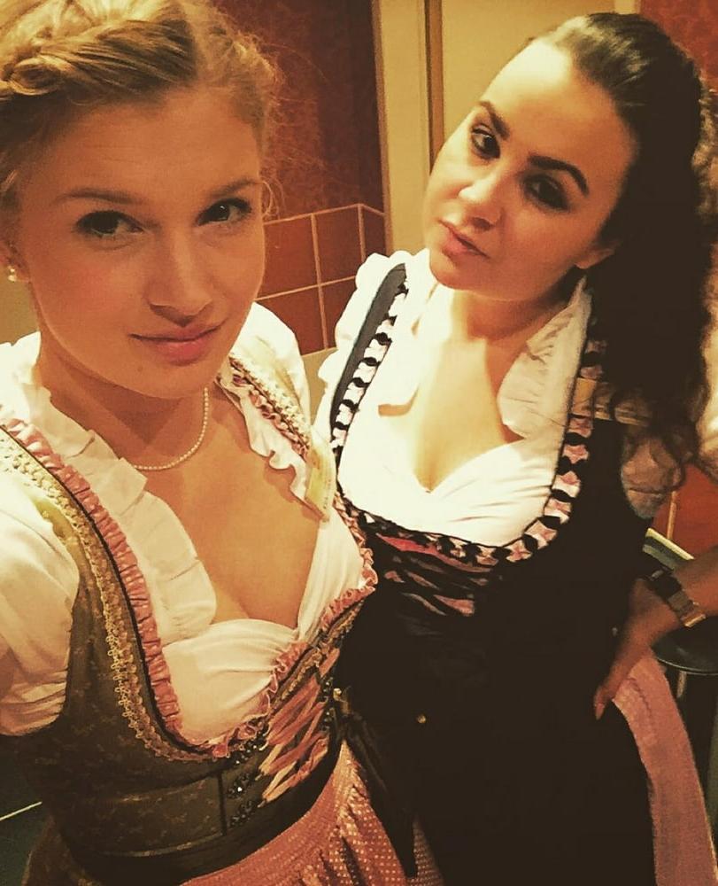 19P Sexy Dirndl Girls 398