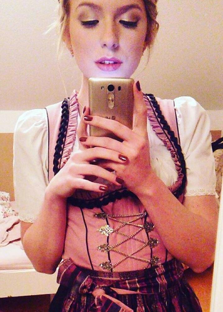 19P Sexy Dirndl Girls 398