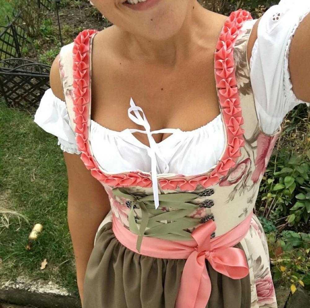 19P Sexy Dirndl Girls 398