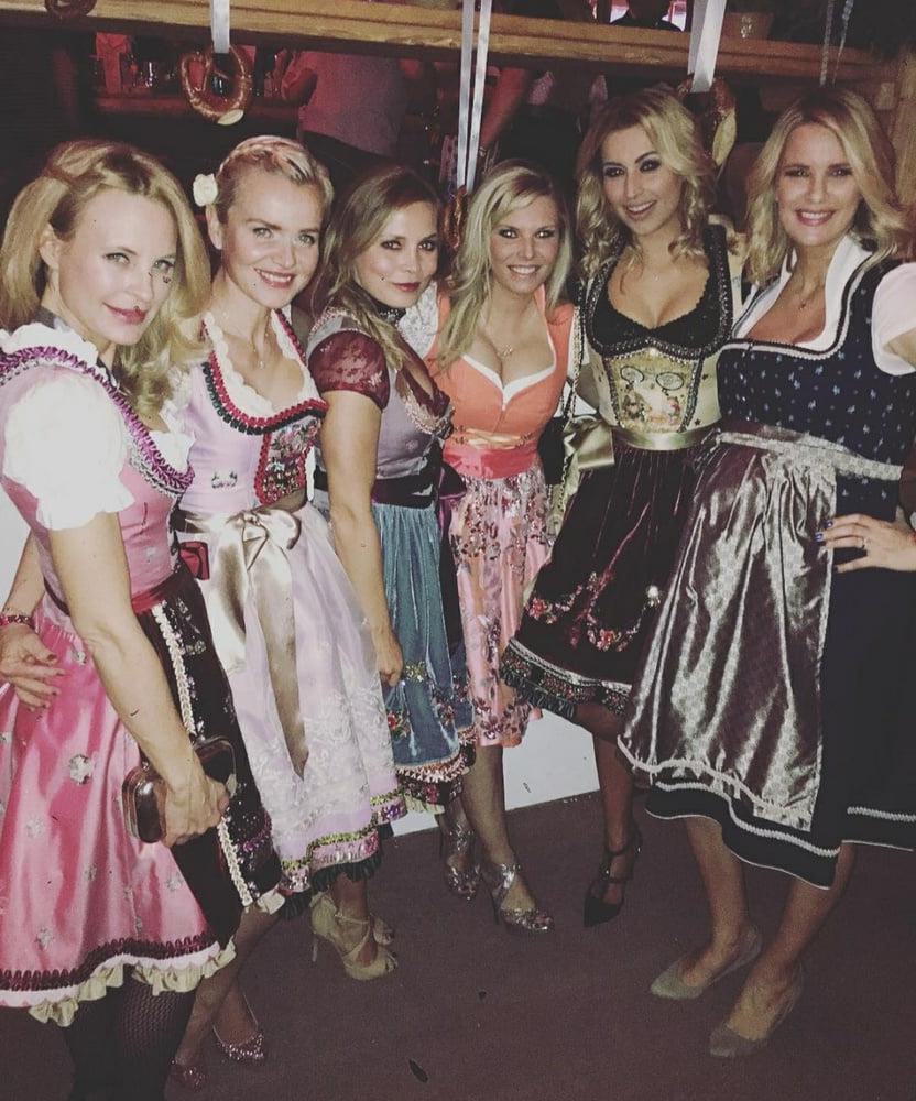 19P Sexy Dirndl Girls 398
