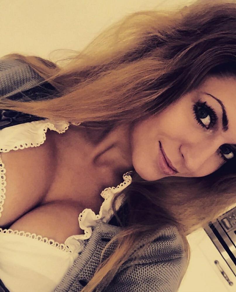 19P Sexy Dirndl Girls 398