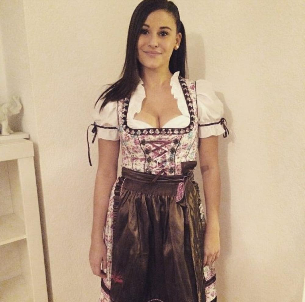19P Sexy Dirndl Girls 398