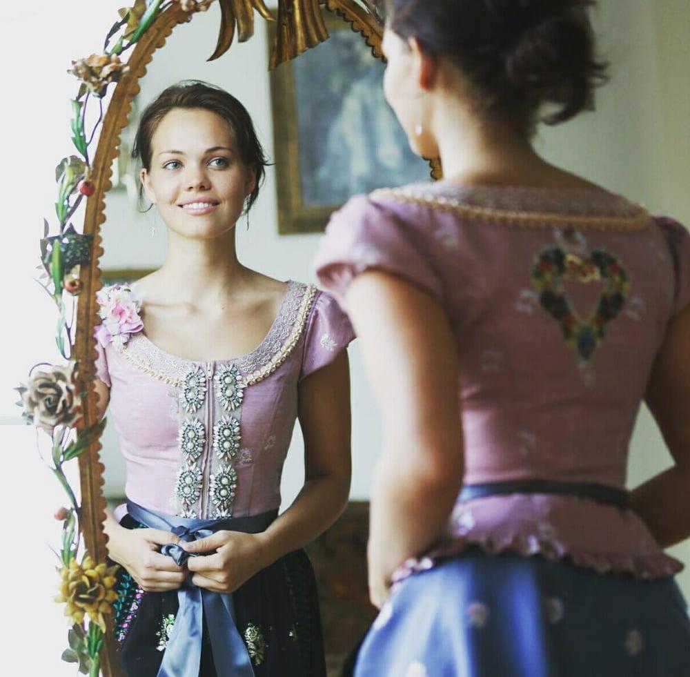 15P Sexy Dirndl Girls 399