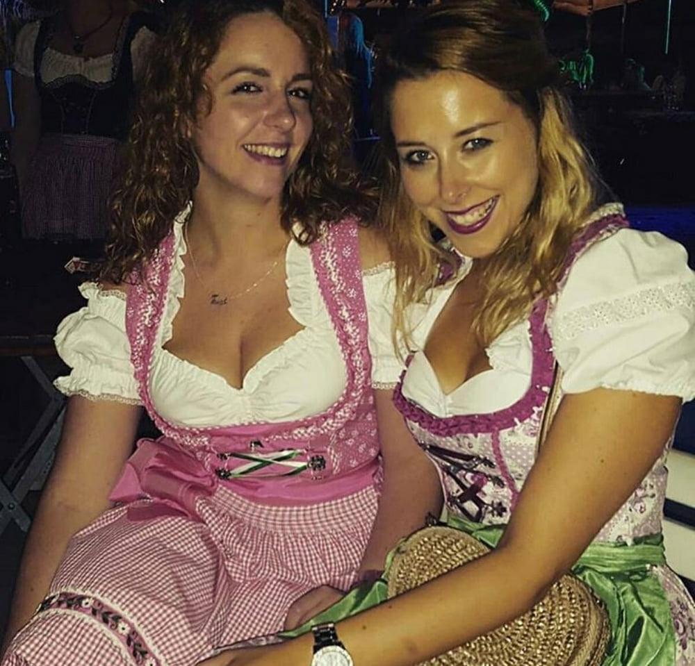 15P Sexy Dirndl Girls 399