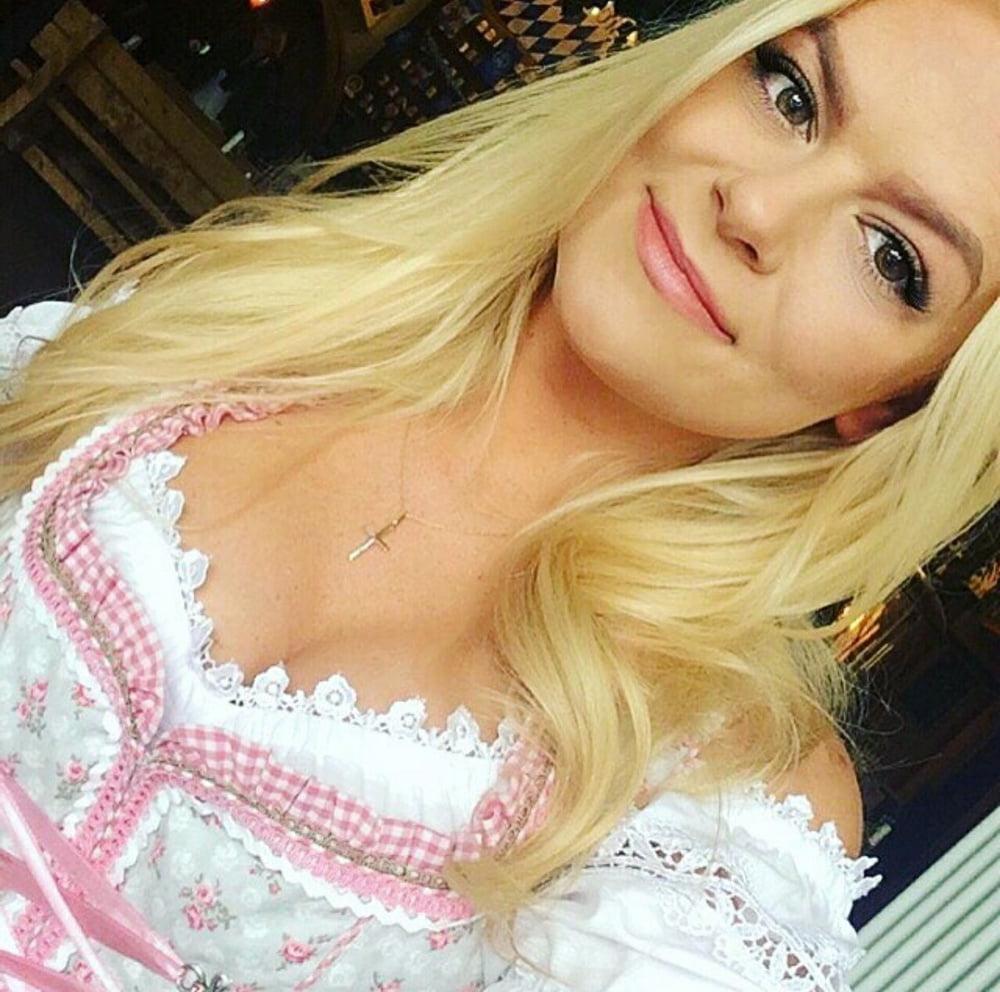 15P Sexy Dirndl Girls 399