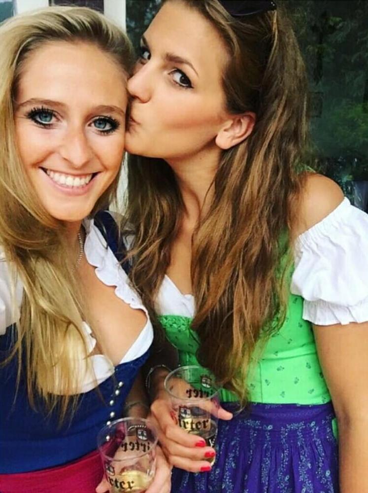 15P Sexy Dirndl Girls 399