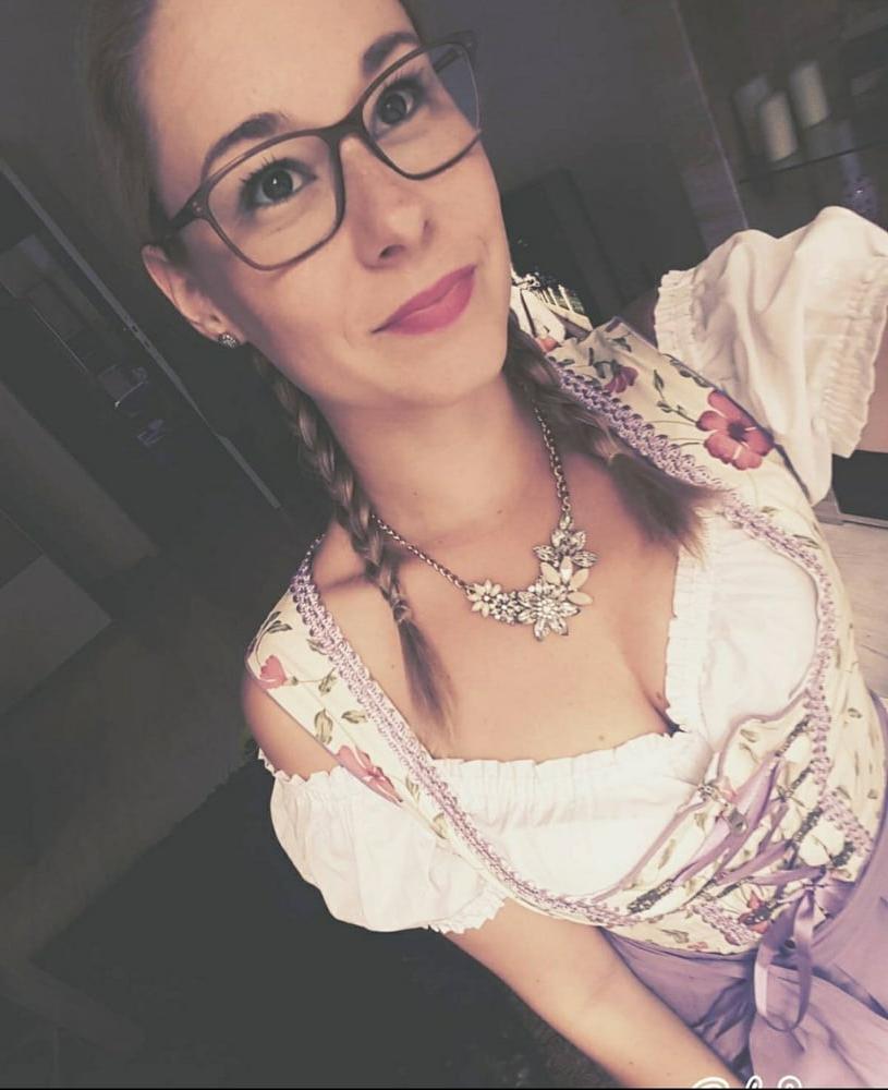 15P Sexy Dirndl Girls 399