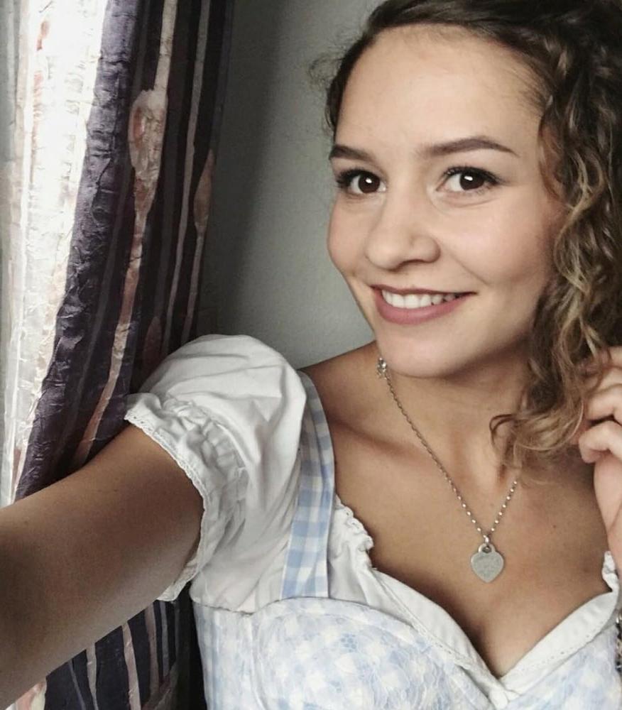 15P Sexy Dirndl Girls 399