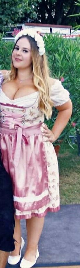 15P Sexy Dirndl Girls 399