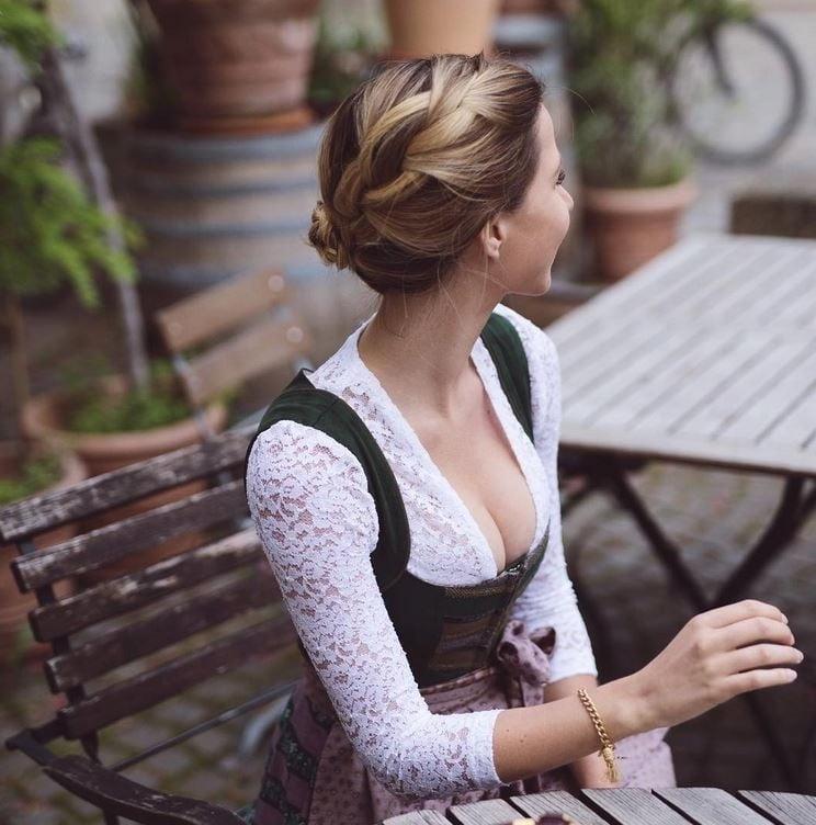 24P Sexy Dirndl Girls 397