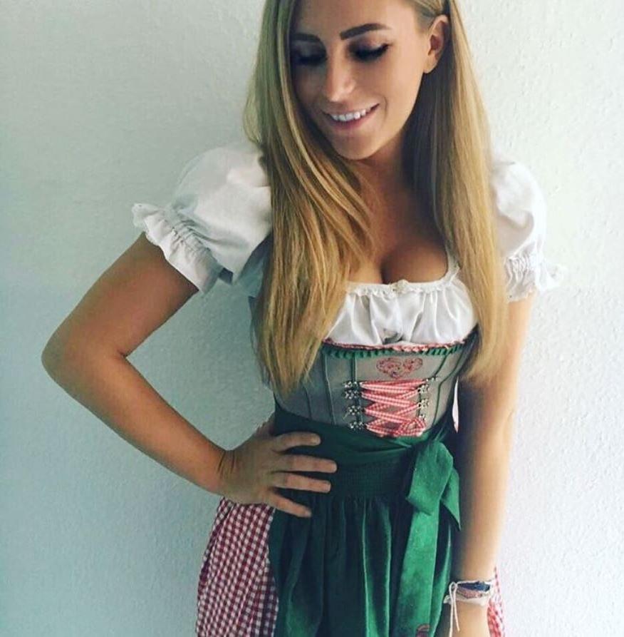 24P Sexy Dirndl Girls 397