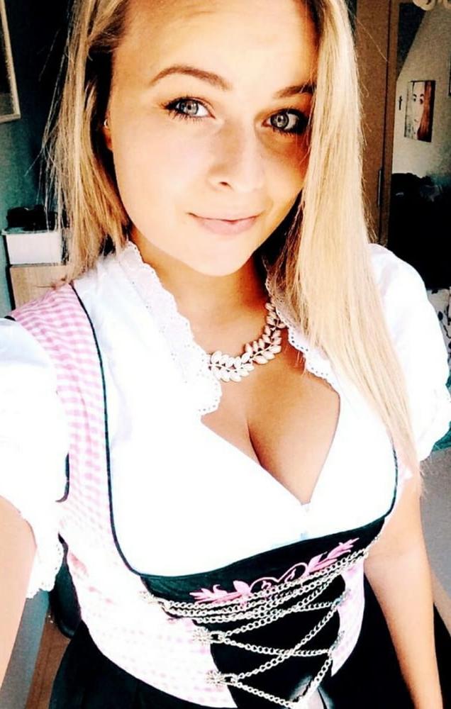 24P Sexy Dirndl Girls 397