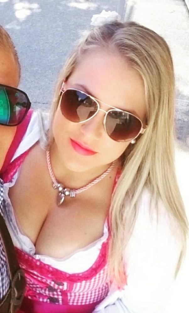 24P Sexy Dirndl Girls 397