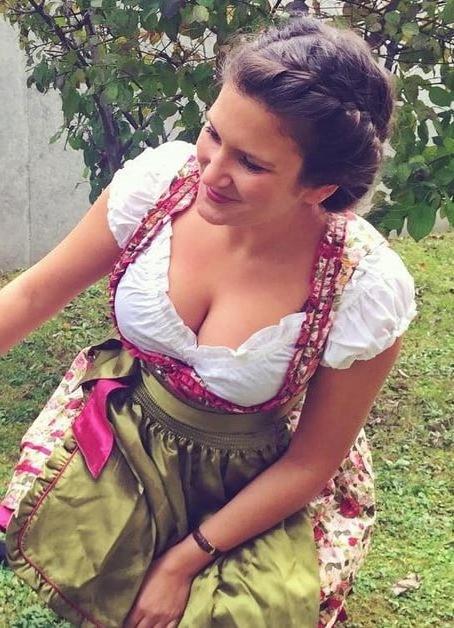 24P Sexy Dirndl Girls 397