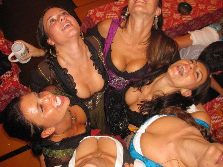 24P Sexy Dirndl Girls 397