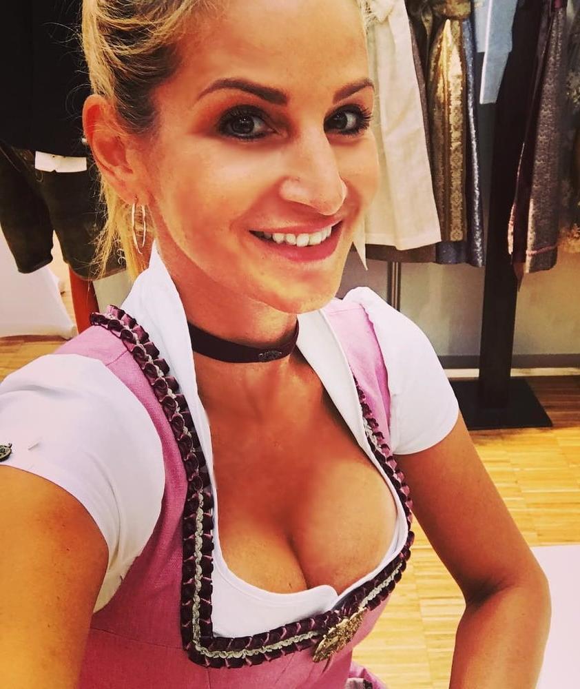 24P Sexy Dirndl Girls 397