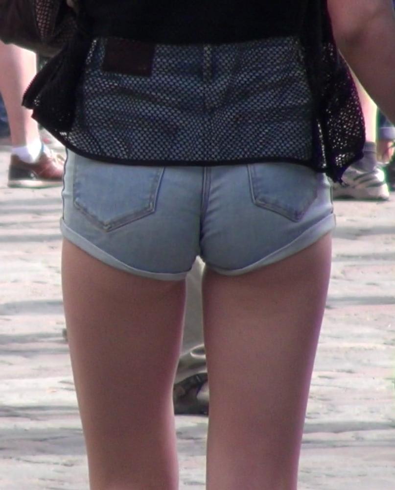 25P Girls in short