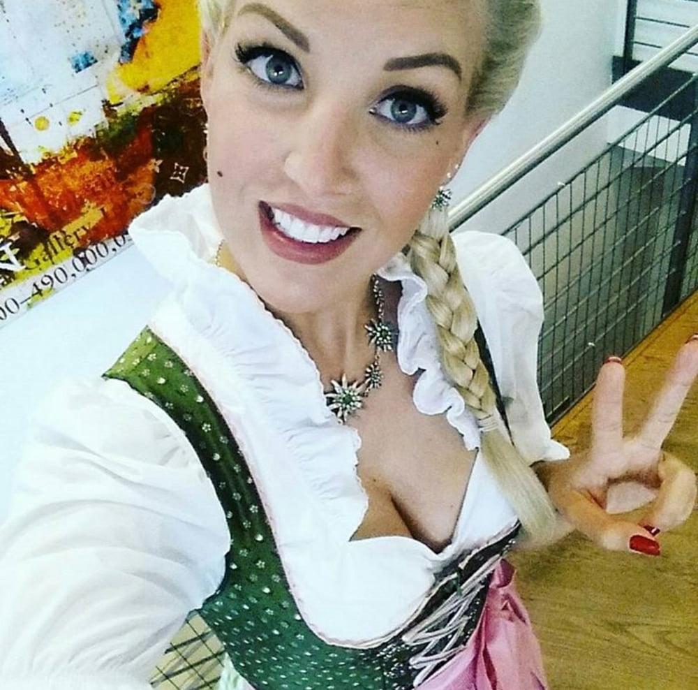 25P Sexy Dirndl Girls 396