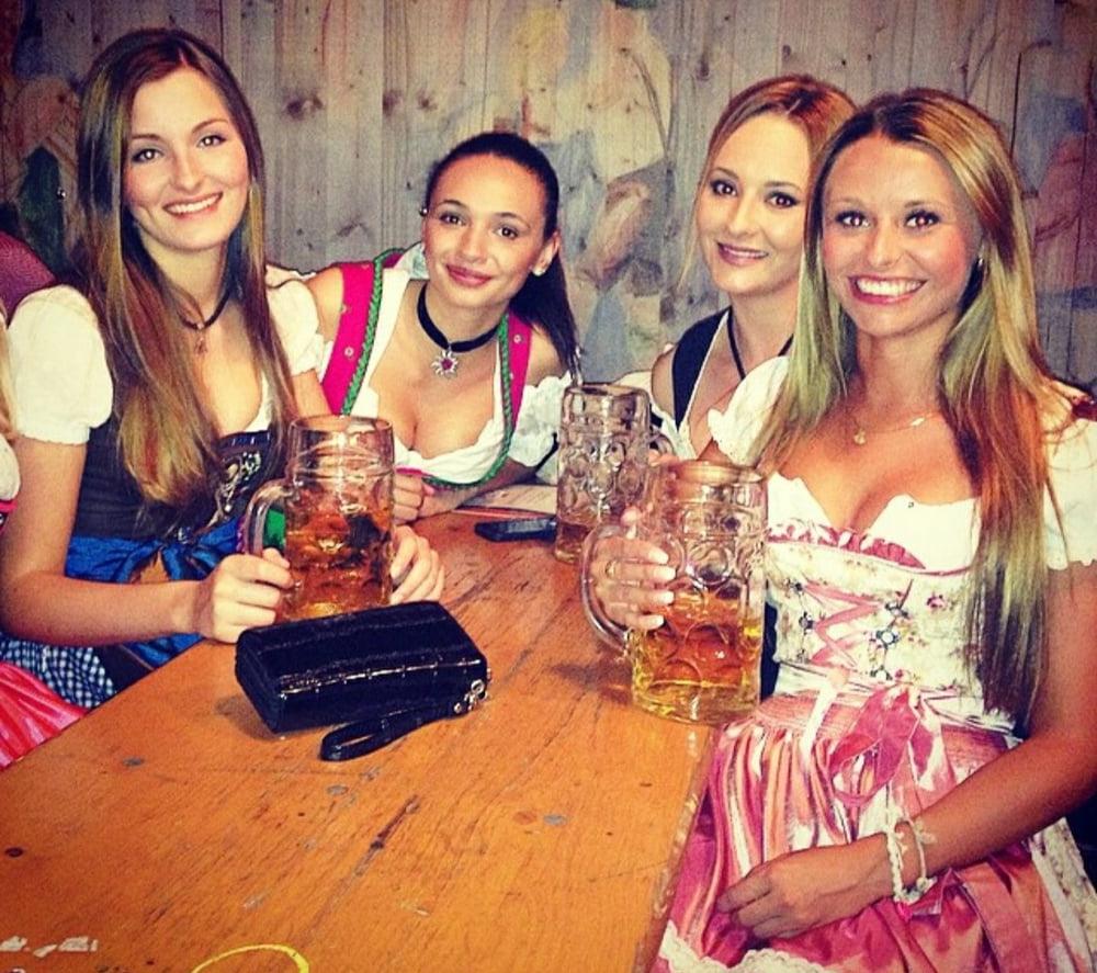 25P Sexy Dirndl Girls 396