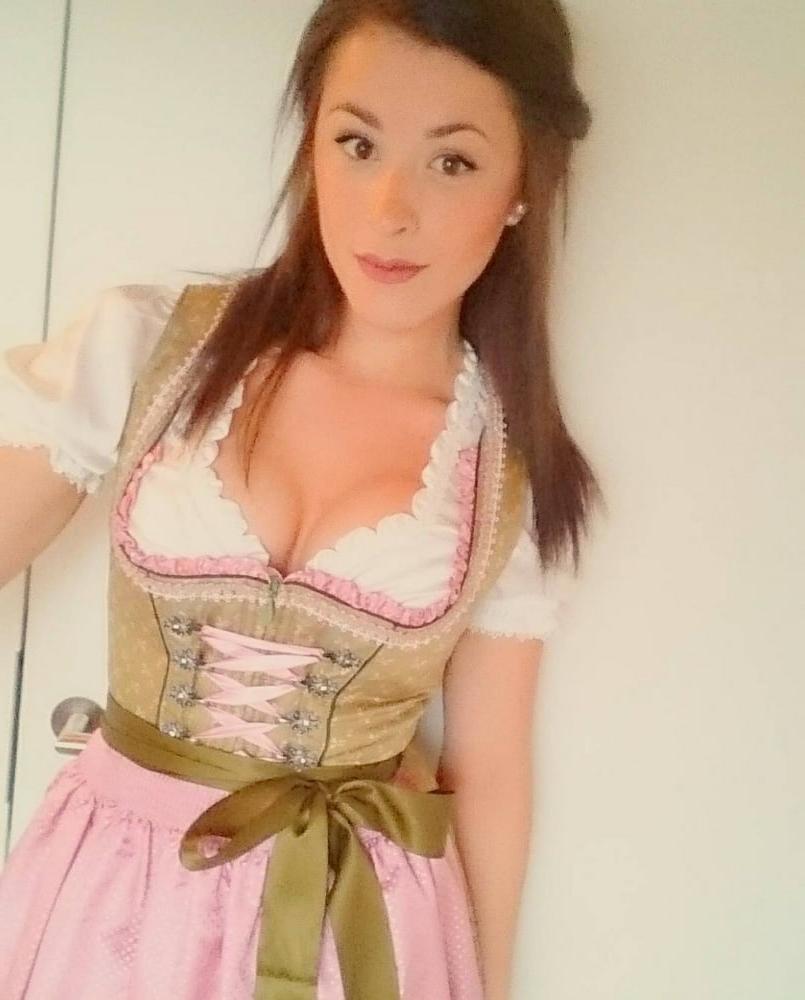 25P Sexy Dirndl Girls 396