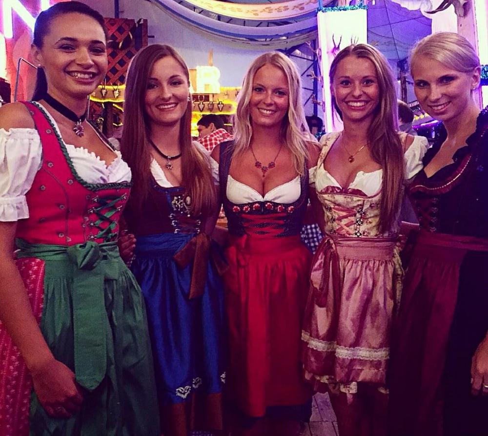 25P Sexy Dirndl Girls 396
