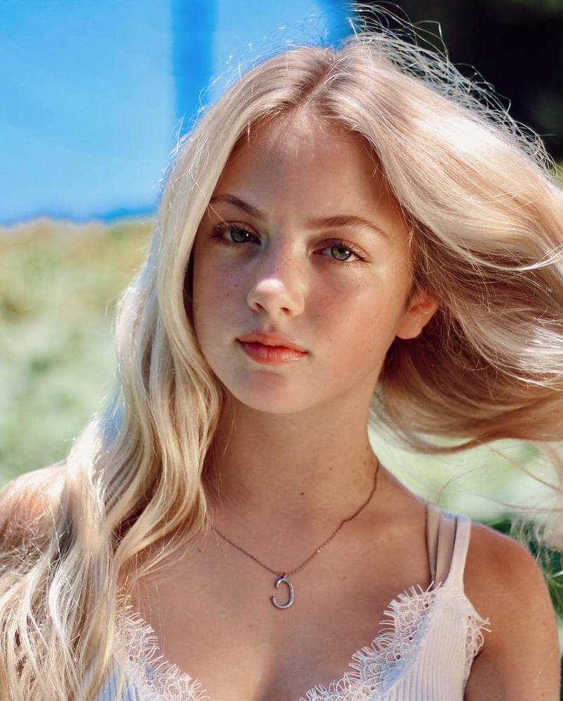 25P Super pretty teen for comment