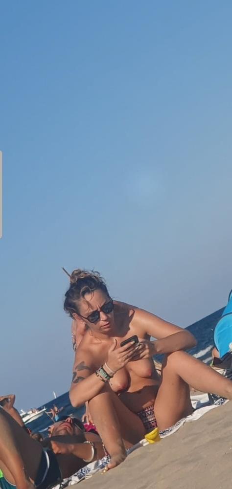 23P Girls from beach